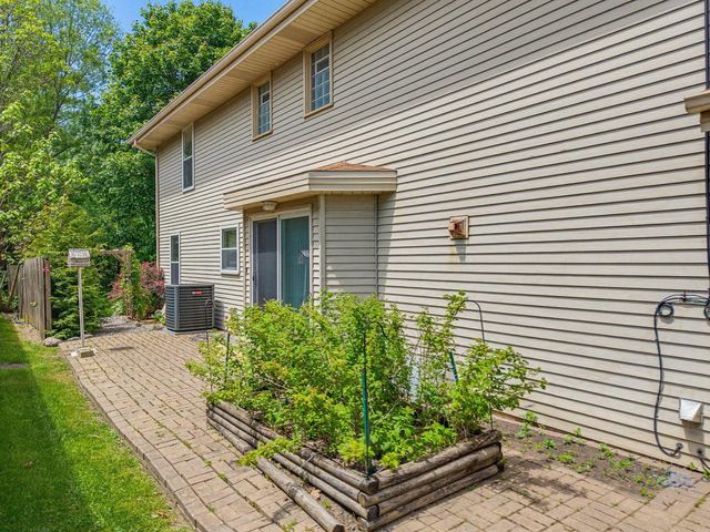 6912 N Tichigan ROAD, Waterford, WI 53185