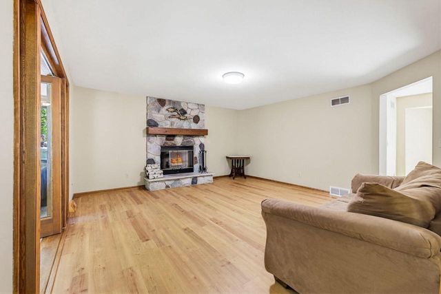 6912 N Tichigan ROAD, Waterford, WI 53185