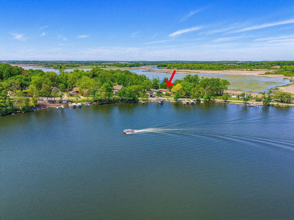 6912 N Tichigan ROAD, Waterford, WI 53185