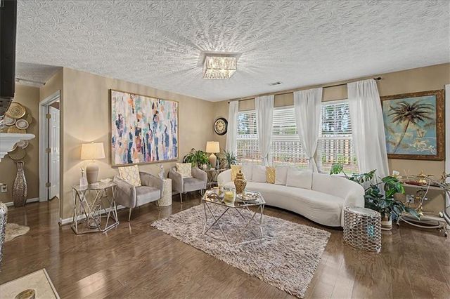 111 Village Trace, Woodstock, GA 30188