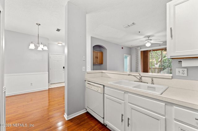 8601 BEACH Boulevard 320, Jacksonville, FL 32216