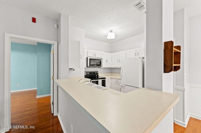 8601 BEACH Boulevard 320, Jacksonville, FL 32216