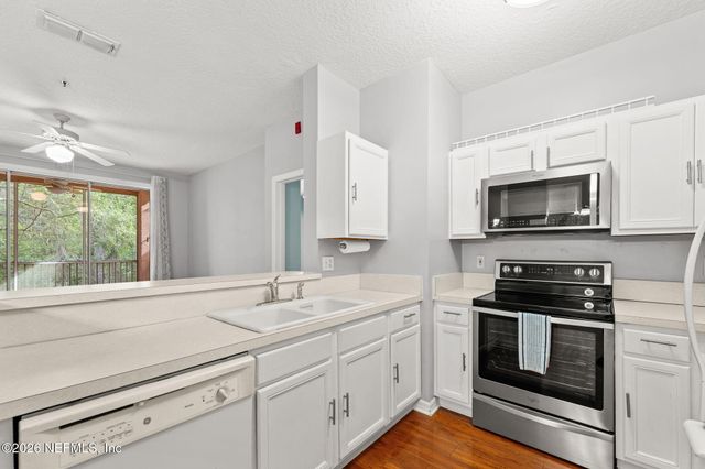 8601 BEACH Boulevard 320, Jacksonville, FL 32216