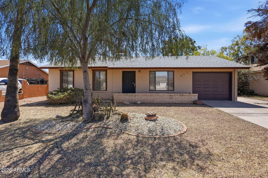 Image 1 of property listing at 651 E GLADE Avenue, Mesa, AZ 85204