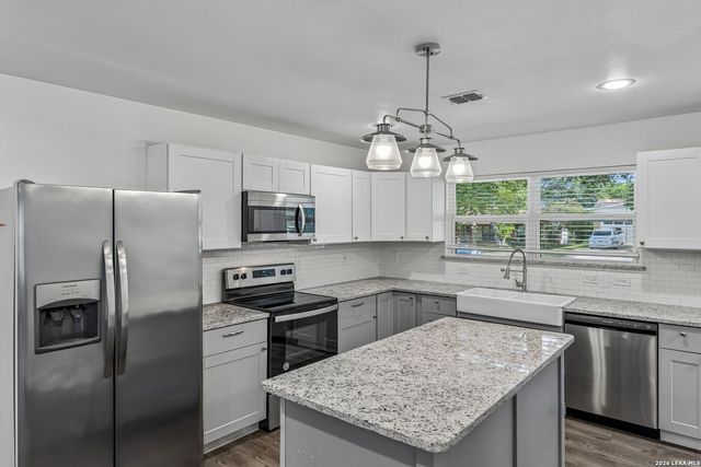 406 STOCKTON DR, San Antonio, TX 78216