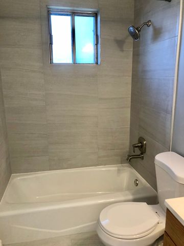 624 W 65th Street 6, Westmont, IL 60559