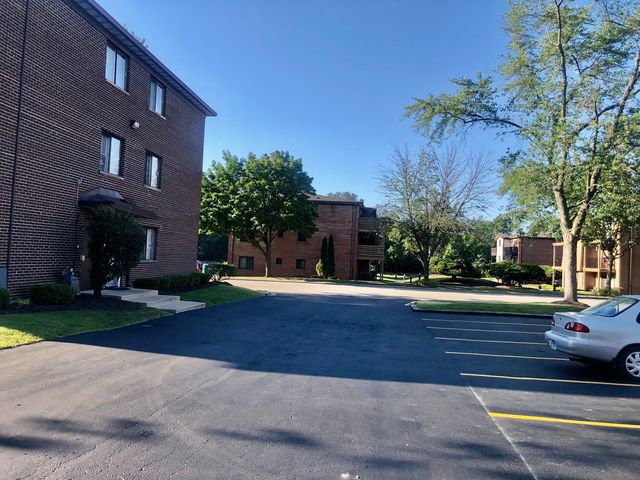 624 W 65th Street 6, Westmont, IL 60559