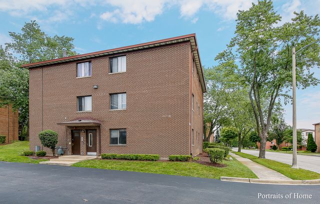 624 W 65th Street 6, Westmont, IL 60559