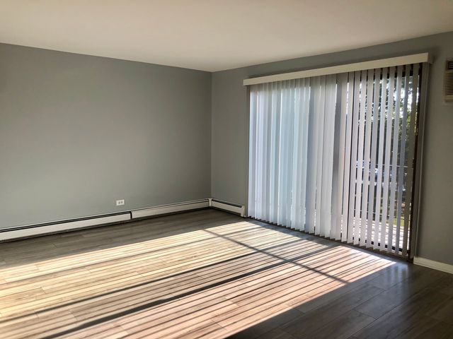 624 W 65th Street 6, Westmont, IL 60559