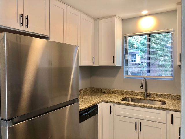 624 W 65th Street 6, Westmont, IL 60559