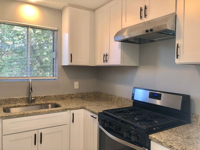 624 W 65th Street 6, Westmont, IL 60559