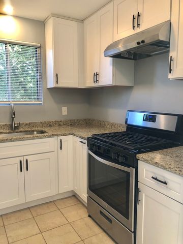 624 W 65th Street 6, Westmont, IL 60559