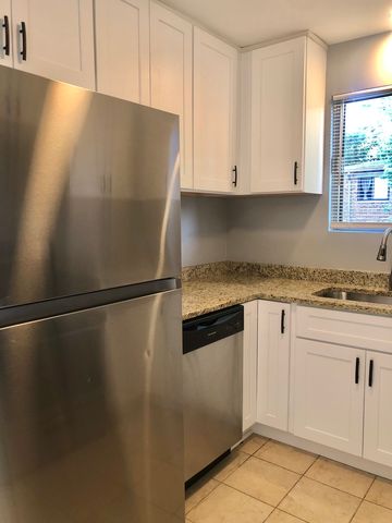 624 W 65th Street 6, Westmont, IL 60559