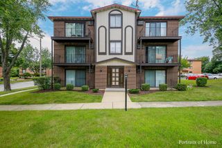 624 W 65th Street 6, Westmont, IL 60559