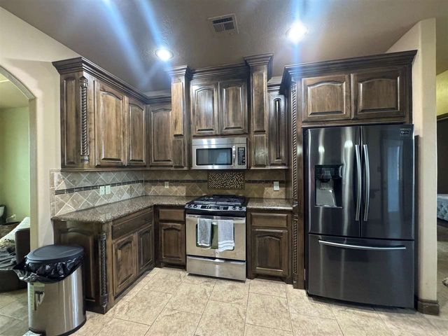 108 London Dr, Elgin, OK 73538