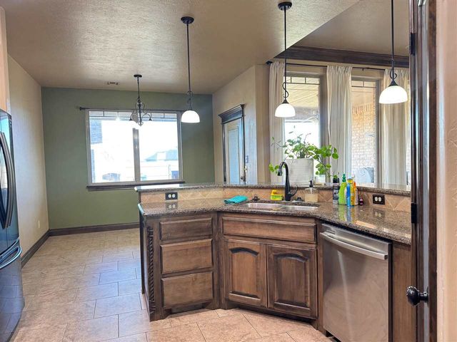 108 London Dr, Elgin, OK 73538