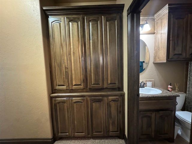 108 London Dr, Elgin, OK 73538