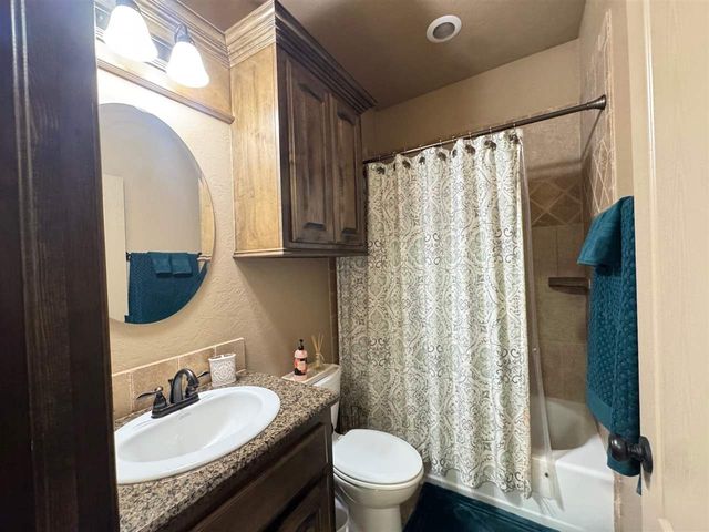 108 London Dr, Elgin, OK 73538