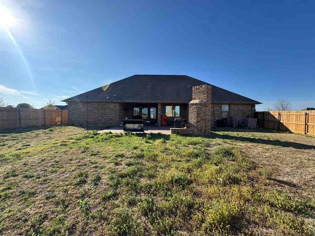108 London Dr, Elgin, OK 73538