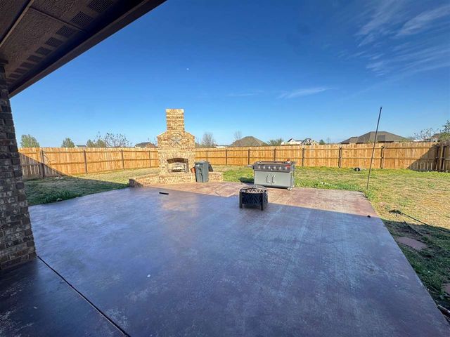 108 London Dr, Elgin, OK 73538