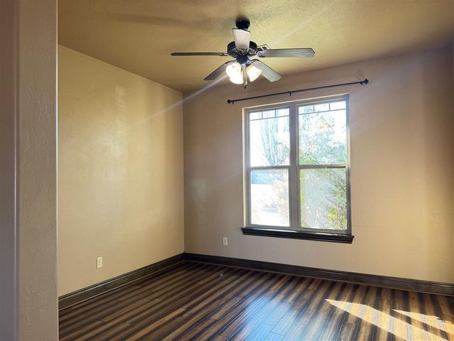 108 London Dr, Elgin, OK 73538