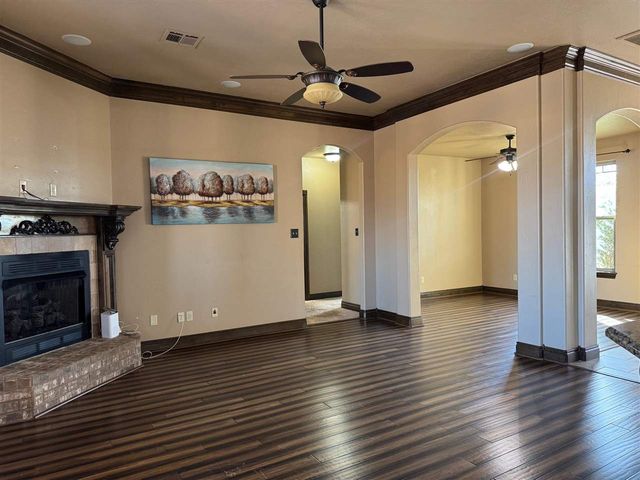 108 London Dr, Elgin, OK 73538