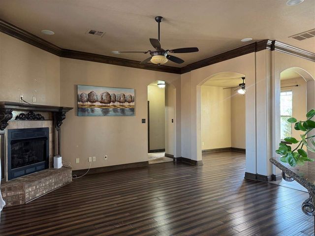 108 London Dr, Elgin, OK 73538