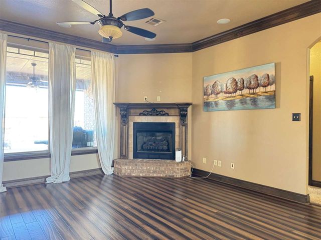 108 London Dr, Elgin, OK 73538