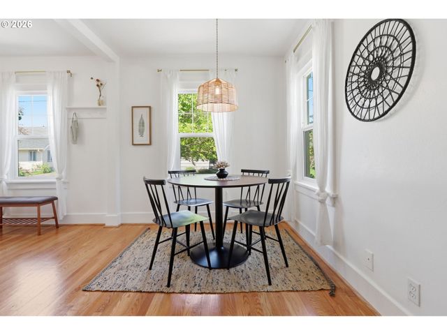 642 Ne HOLLAND St, Portland, OR 97211