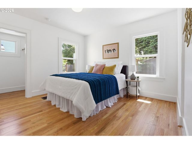 642 Ne HOLLAND St, Portland, OR 97211