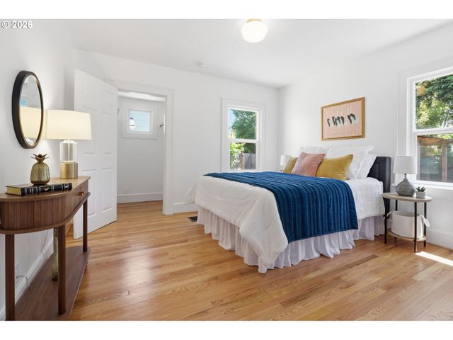 642 Ne HOLLAND St, Portland, OR 97211