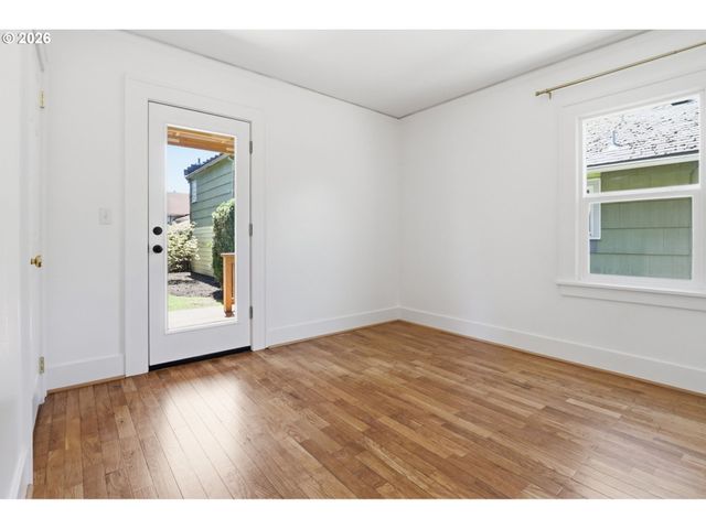 642 Ne HOLLAND St, Portland, OR 97211