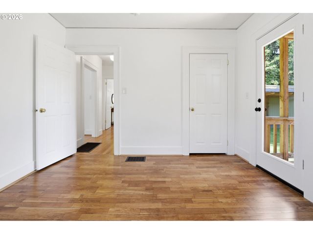 642 Ne HOLLAND St, Portland, OR 97211