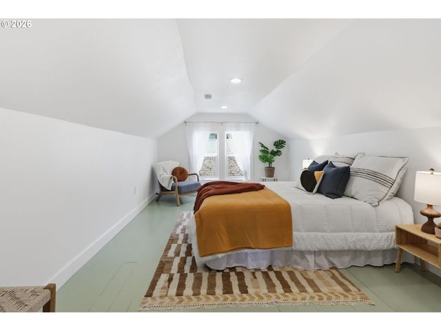 642 Ne HOLLAND St, Portland, OR 97211