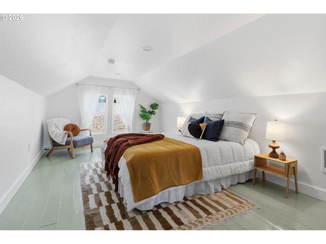 642 Ne HOLLAND St, Portland, OR 97211