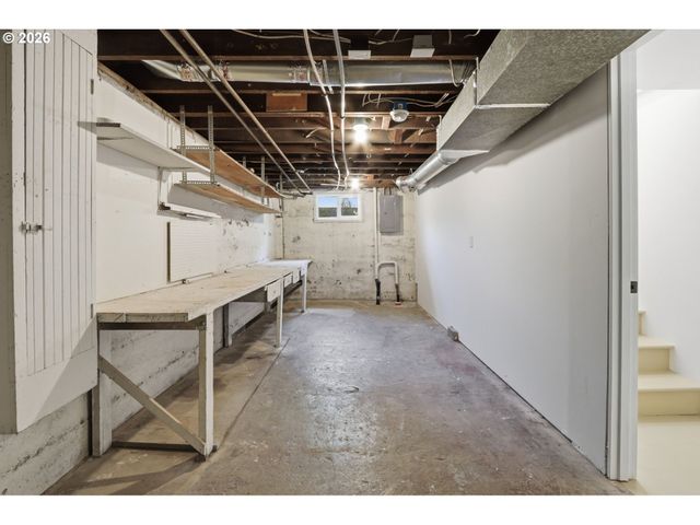 642 Ne HOLLAND St, Portland, OR 97211