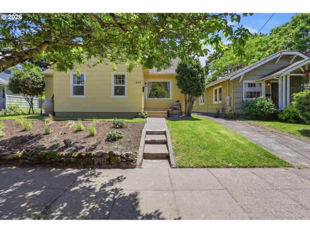 642 Ne HOLLAND St, Portland, OR 97211
