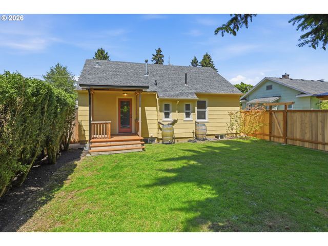 642 Ne HOLLAND St, Portland, OR 97211