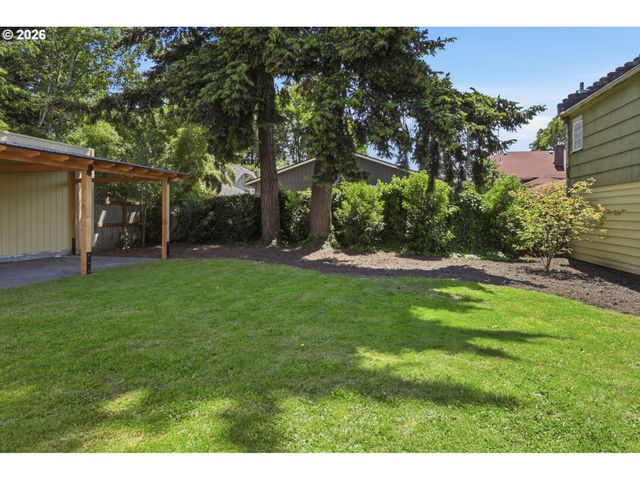 642 Ne HOLLAND St, Portland, OR 97211