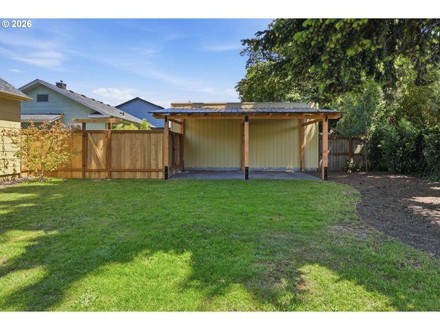 642 Ne HOLLAND St, Portland, OR 97211