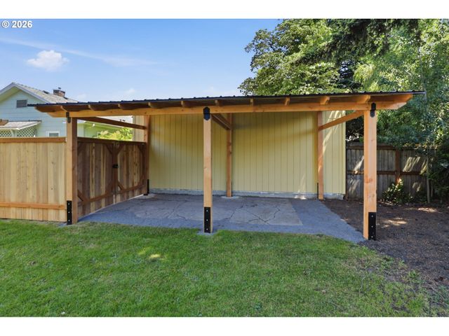642 Ne HOLLAND St, Portland, OR 97211