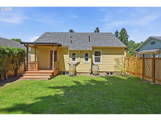 642 Ne HOLLAND St, Portland, OR 97211