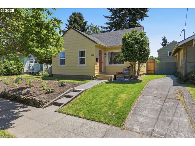 642 Ne HOLLAND St, Portland, OR 97211