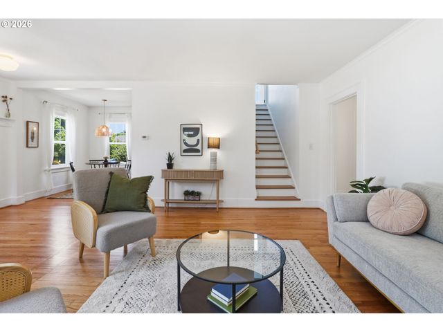 642 Ne HOLLAND St, Portland, OR 97211