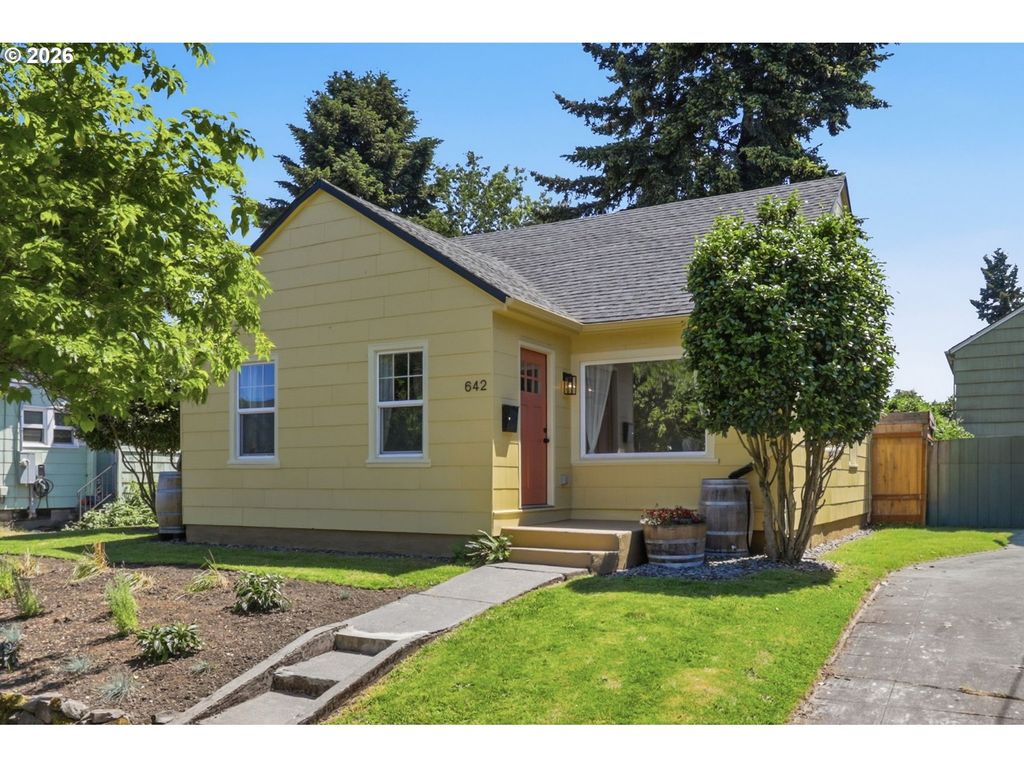 642 Ne HOLLAND St, Portland, OR 97211