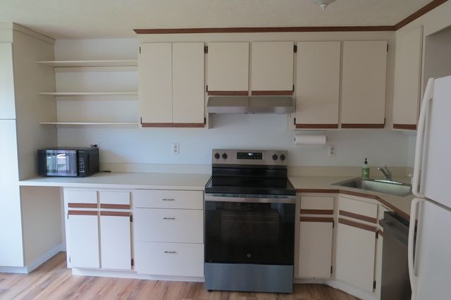 14 Hartshorn Pl 14, Walpole, MA 02081