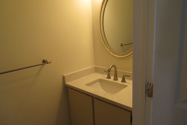 14 Hartshorn Pl 14, Walpole, MA 02081