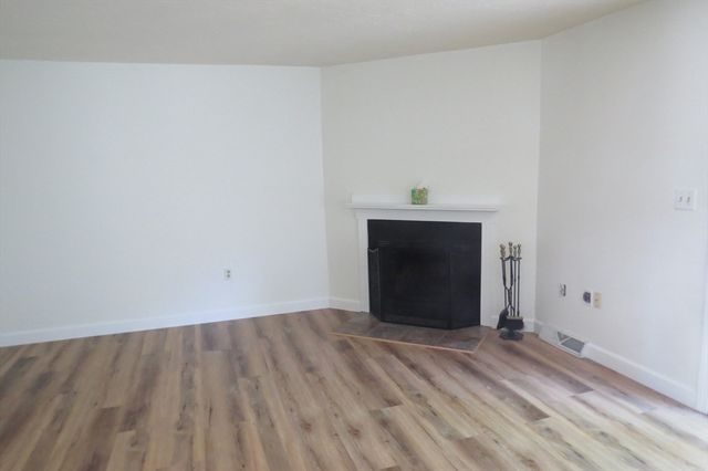 14 Hartshorn Pl 14, Walpole, MA 02081