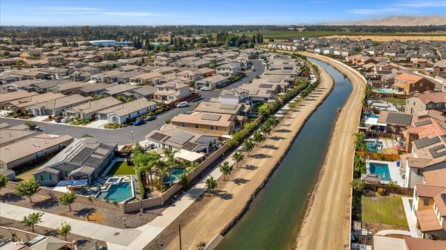 1079 Skylar Lane, Clovis, CA 93619