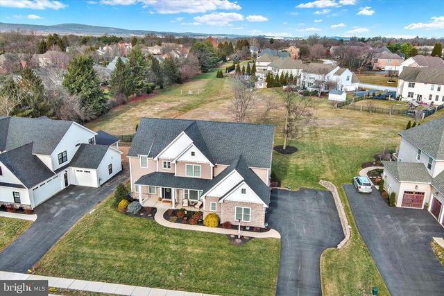 2584 HEPPLEWHITE DR, York, PA 17404